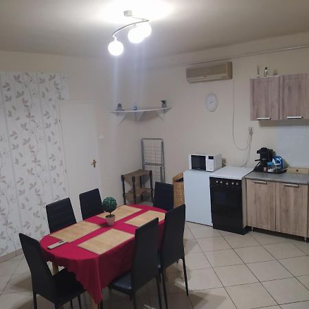 Pingpong Apartman Soltvadkert Luaran gambar