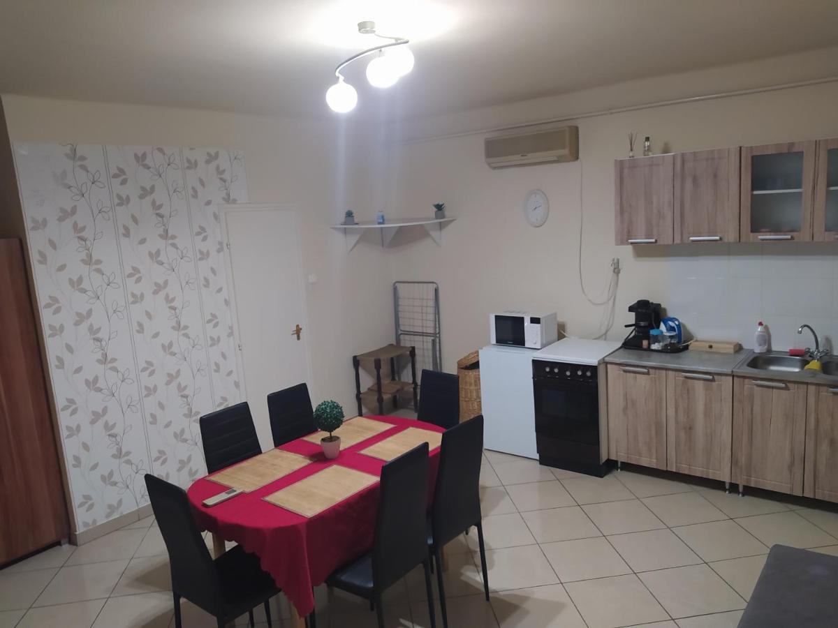 Pingpong Apartman Soltvadkert Luaran gambar