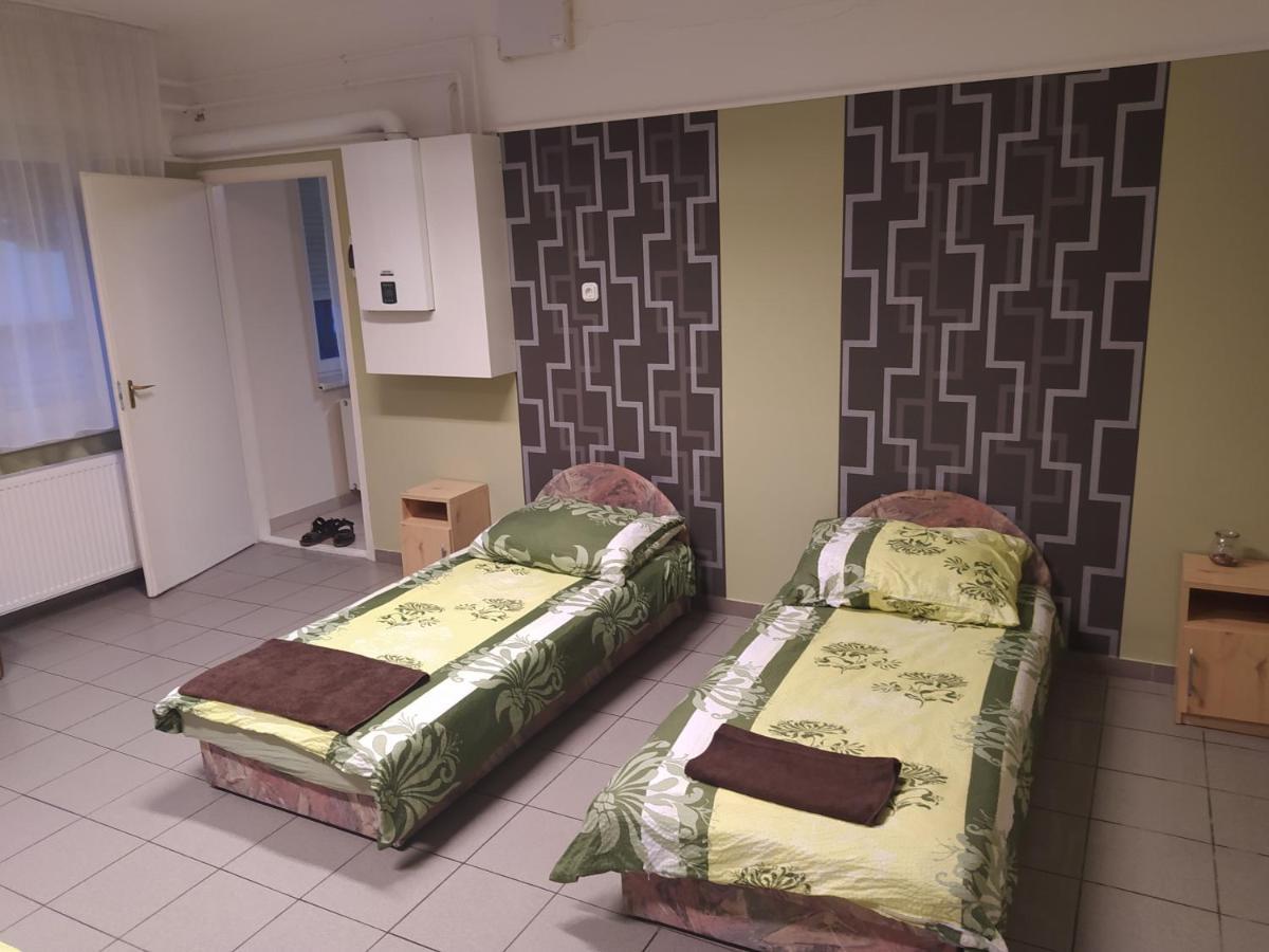 Pingpong Apartman Soltvadkert Luaran gambar