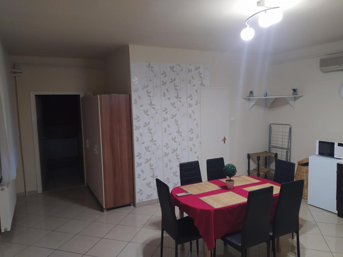 Pingpong Apartman Soltvadkert Luaran gambar